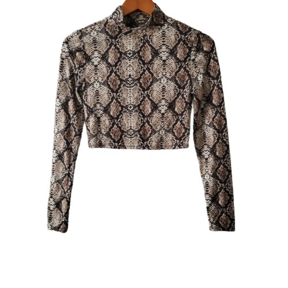 Forever 21 Women's Snake Print Mock Neck Crop Long Sleeve Top Size Medium - Picture 4 of 16